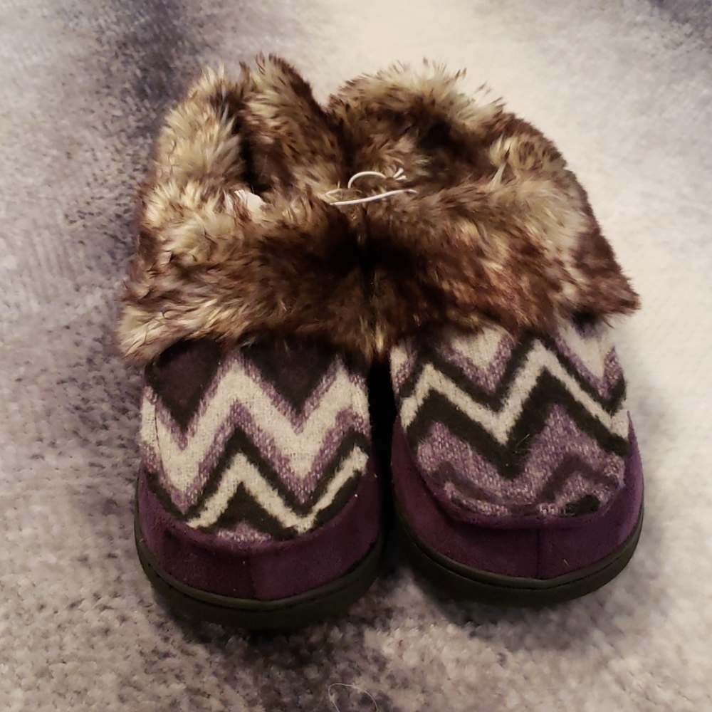 🔴 🎉 🎊 Slippers